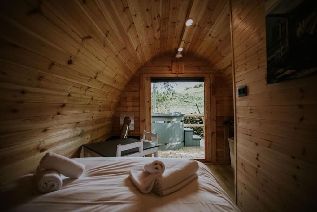 Апартаменты Pine Cosy Winter Cabin - Hot Tub & Log Burner Бармут Экстерьер фото